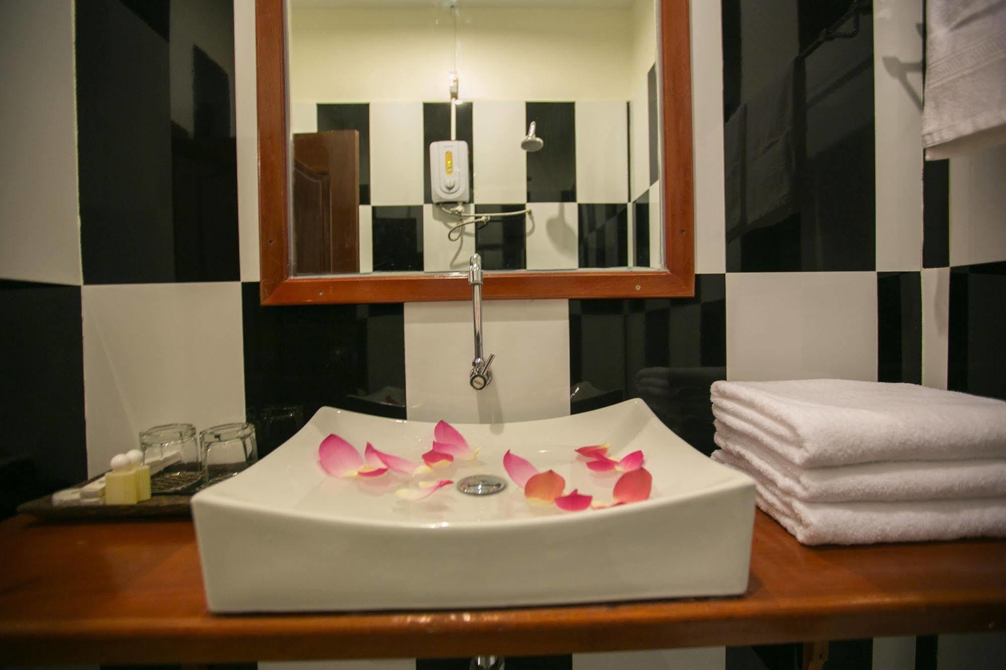 Friendly Angkor Boutique Otel Siem Reap Dış mekan fotoğraf